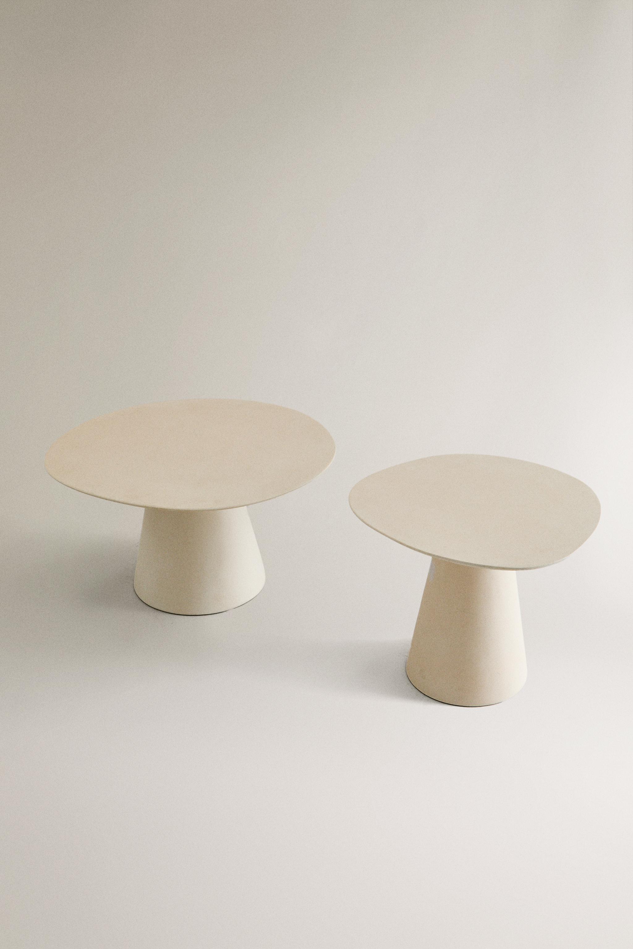 COFFEE TABLE WITH A CONICAL BASE